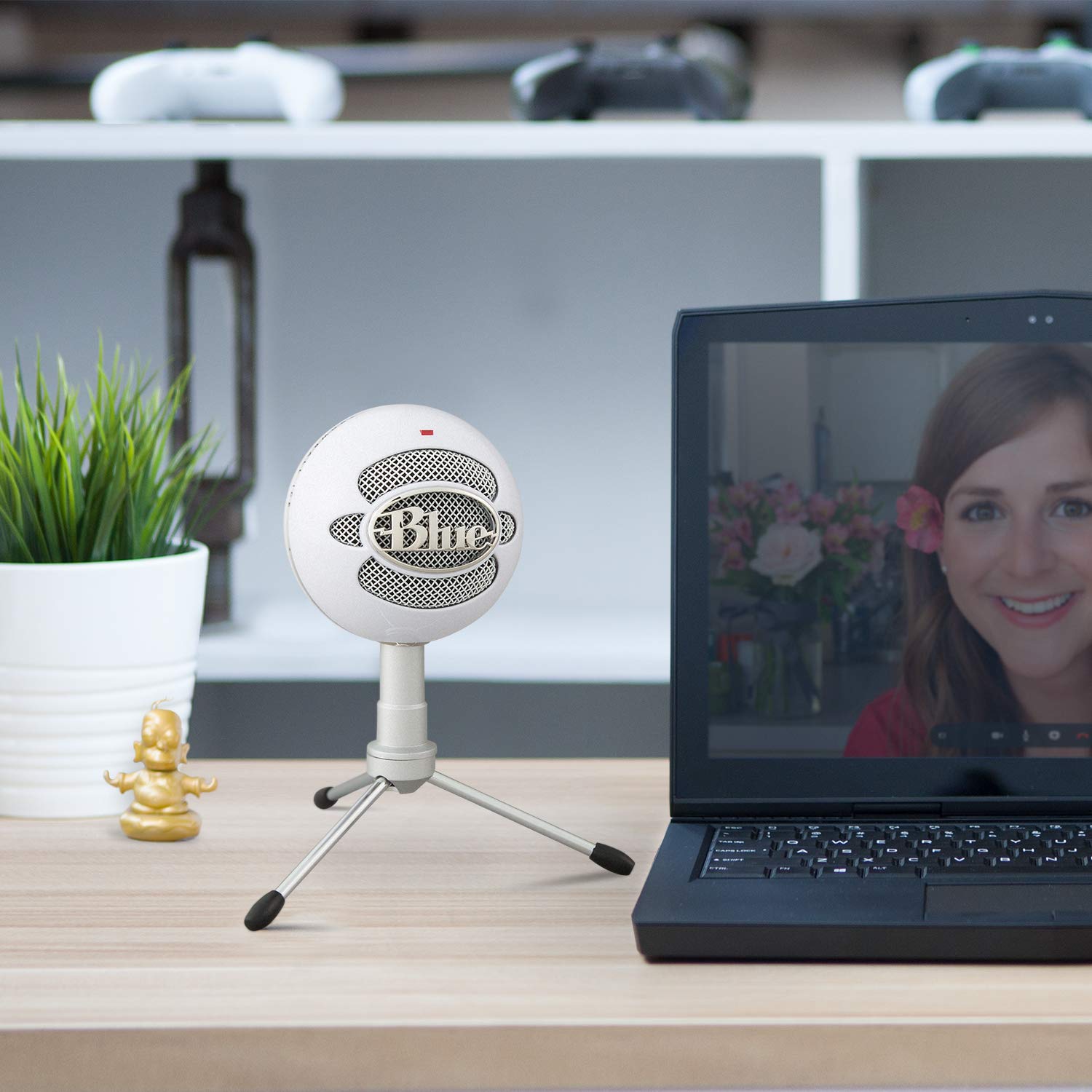 Blue Snowball iCE USB Mic for Recording and Streaming on PC and Mac, Cardioid Condenser Capsule, Adjustable Stand, Plug and Play - White